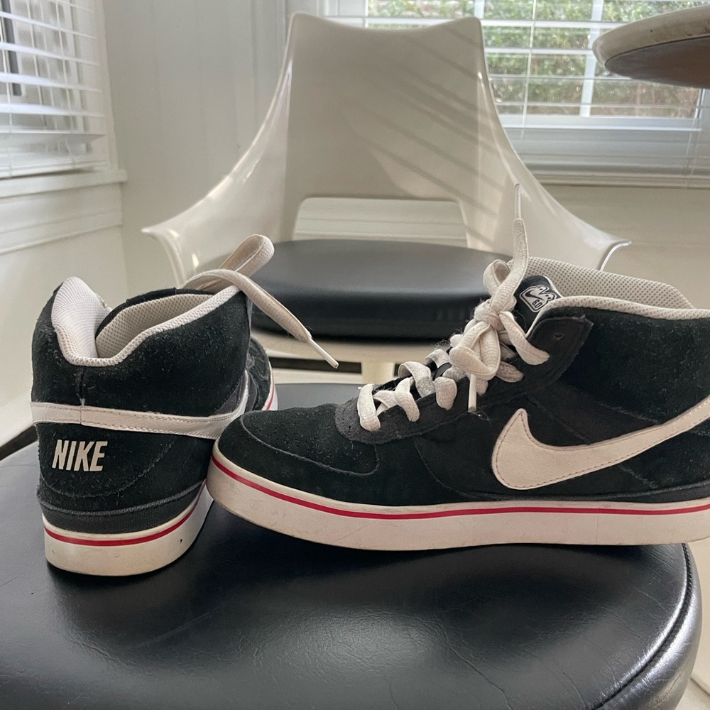 Boys Midi Nike’s 5.5 barely worn